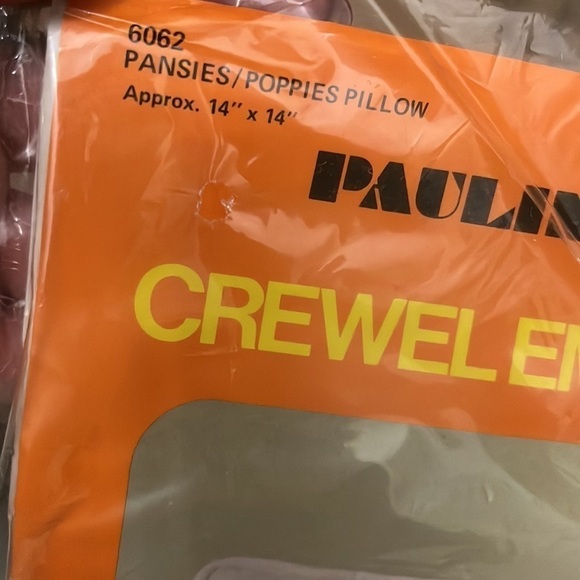 Pauline Denham Vintage Crewel Embroidery Kit Pansy Poppies Pillow 14” Linen - Picture 6 of 8
